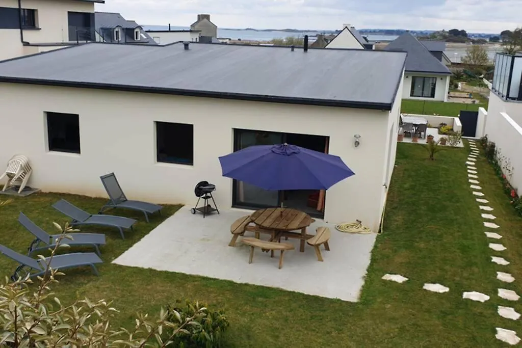 Holiday home Les Embruns Jardin Villa Saint-Pol-de-Leon