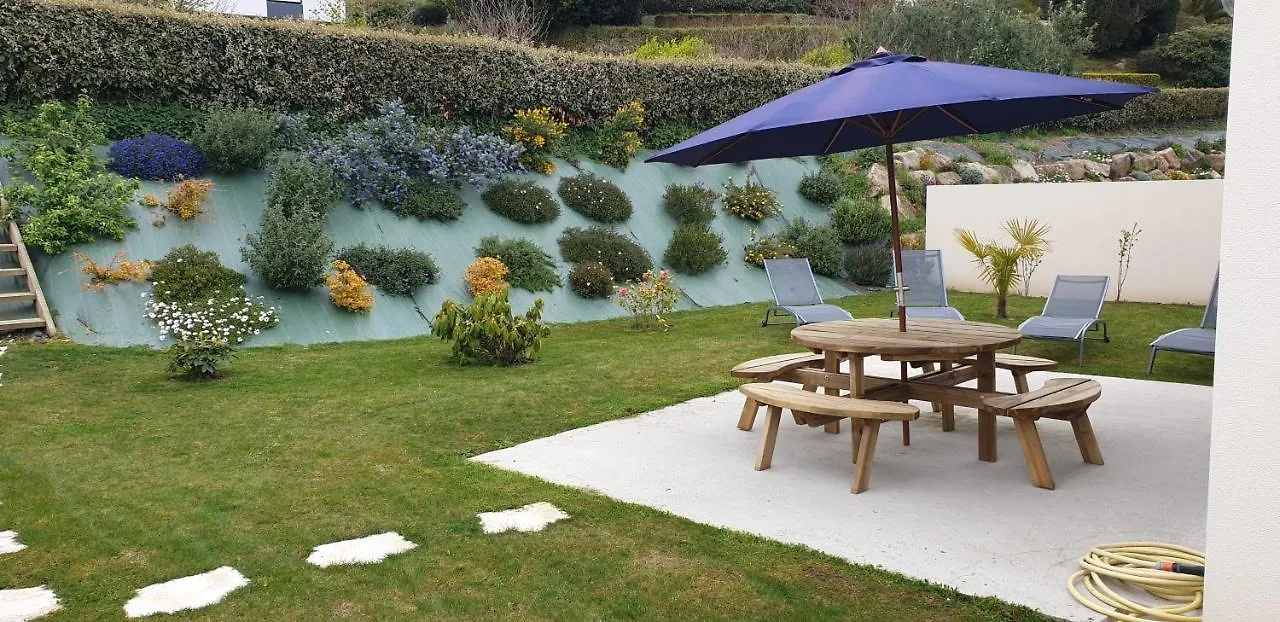 Holiday home Les Embruns Jardin Villa Saint-Pol-de-Leon